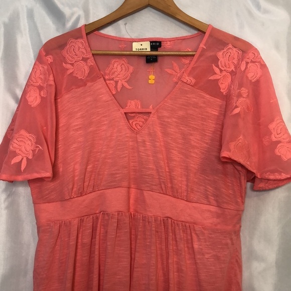 TORRID Short Sleeve Floral Lace Coral Top Size 0 (M) - Picture 3 of 11